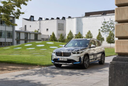 BMW x STÄDEL Museum BMW iX1 