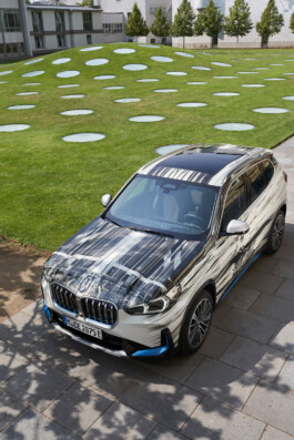 BMW x STÄDEL Museum BMW iX1 