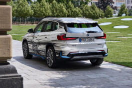 BMW x STÄDEL Museum BMW iX1 