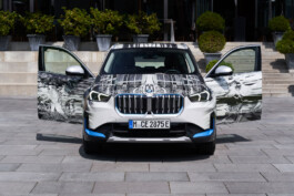 BMW x STÄDEL Museum BMW iX1 