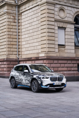 BMW x STÄDEL Museum BMW iX1 